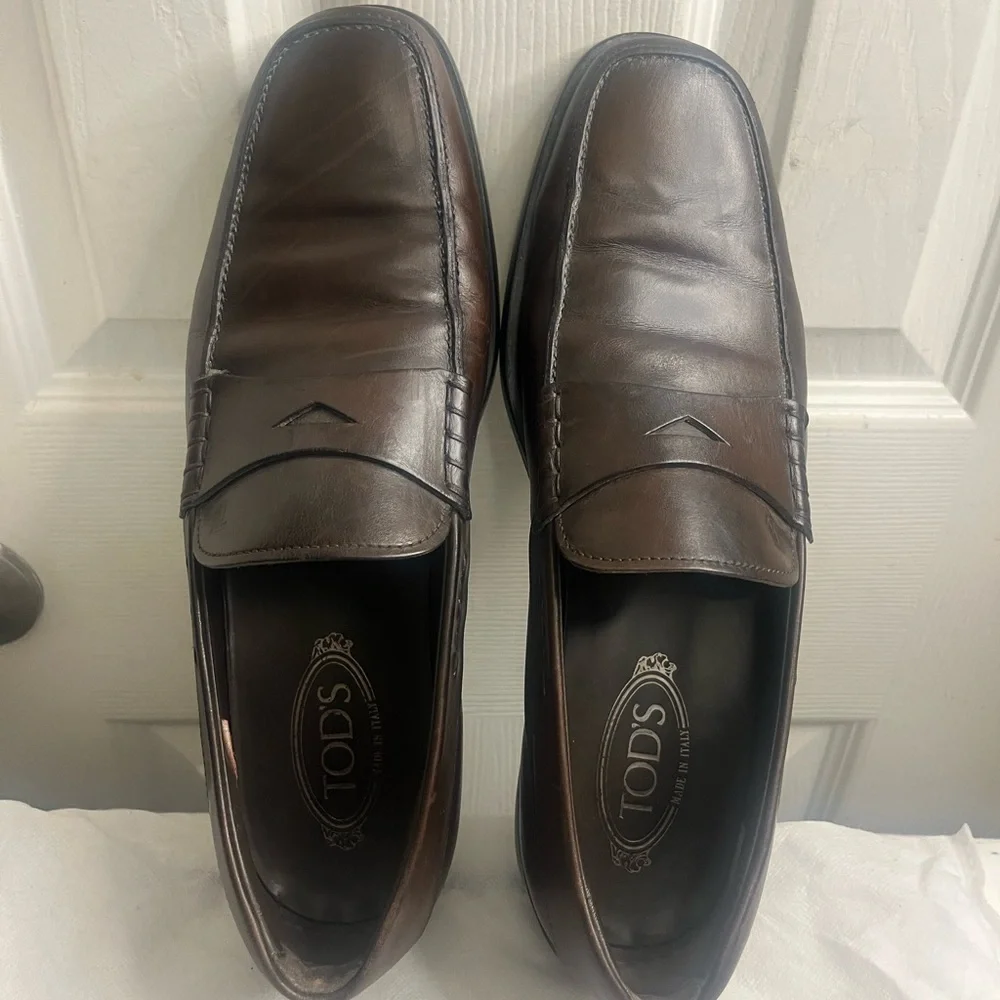 Tod's Men's Dark Brown Leather Slip-Ons, size 9, pre-owned, gently used